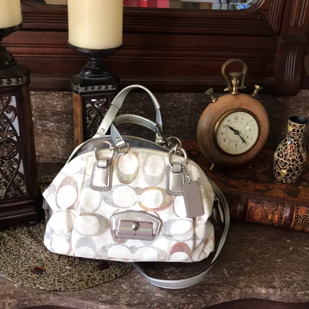 Gorgeous Authentic Coach purse!!!
